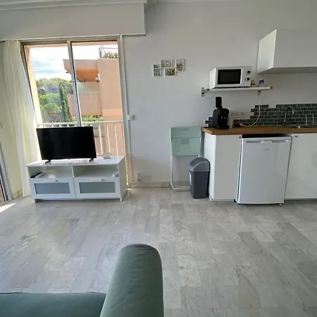 06at2 - Cosy Seaside T2 Ideally Located *